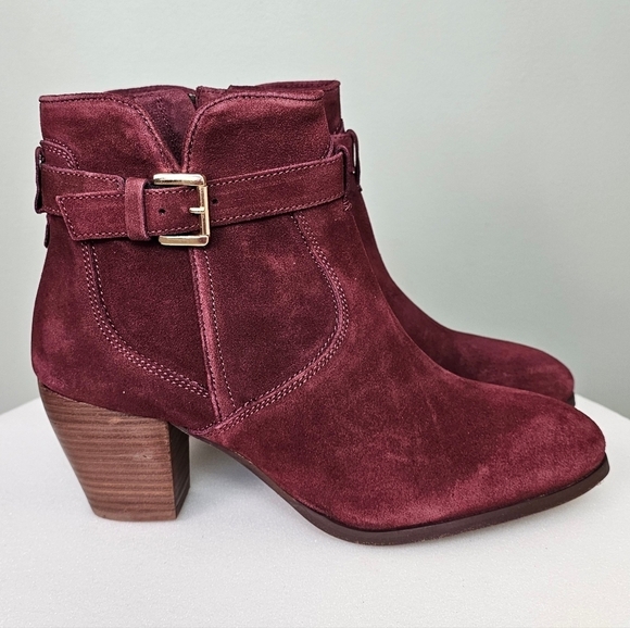 New Diba Sleek Bootie Burgundy Suede Gold Buckle Ankle Women Size 9 - Picture 1 of 12